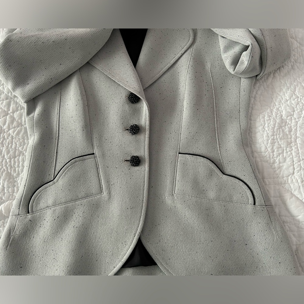 GRAY/BLACK TAILORED BLAZER